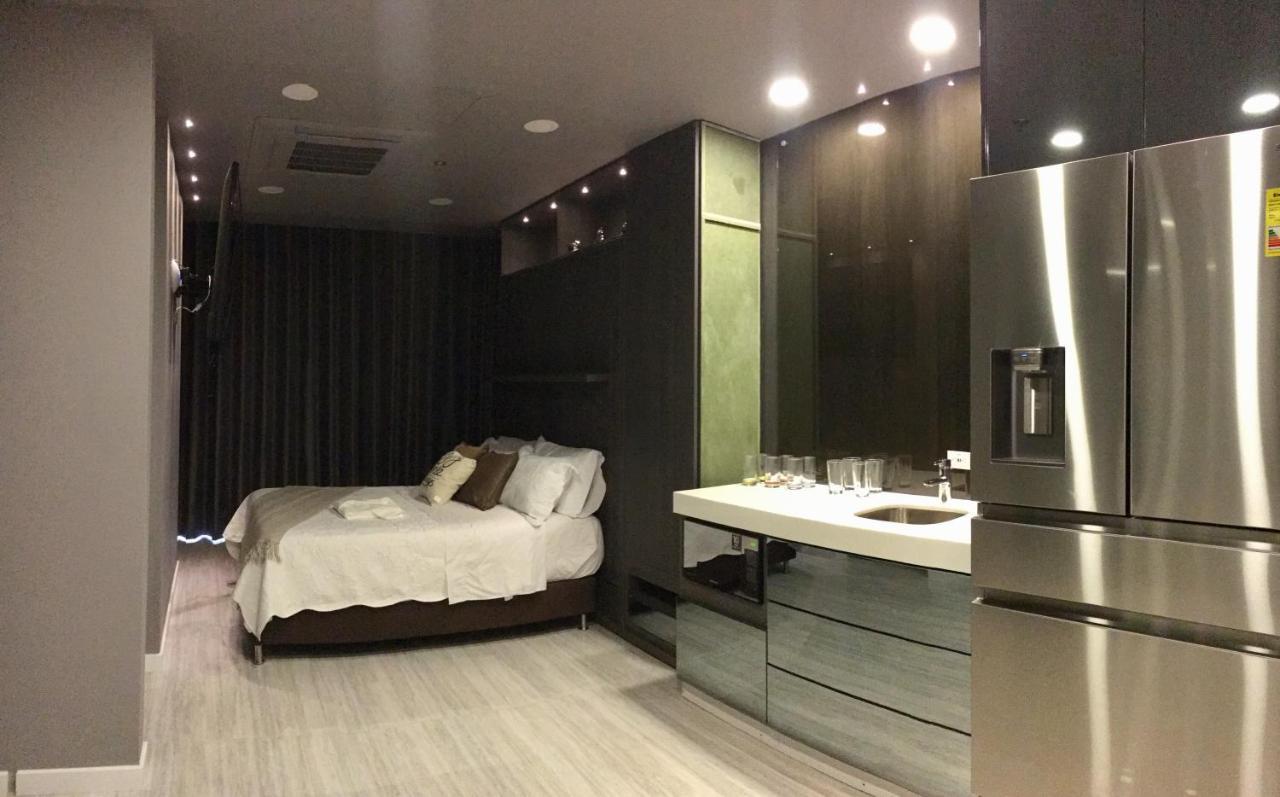 Hotel Paris Luxury Suites Medellín Chambre photo